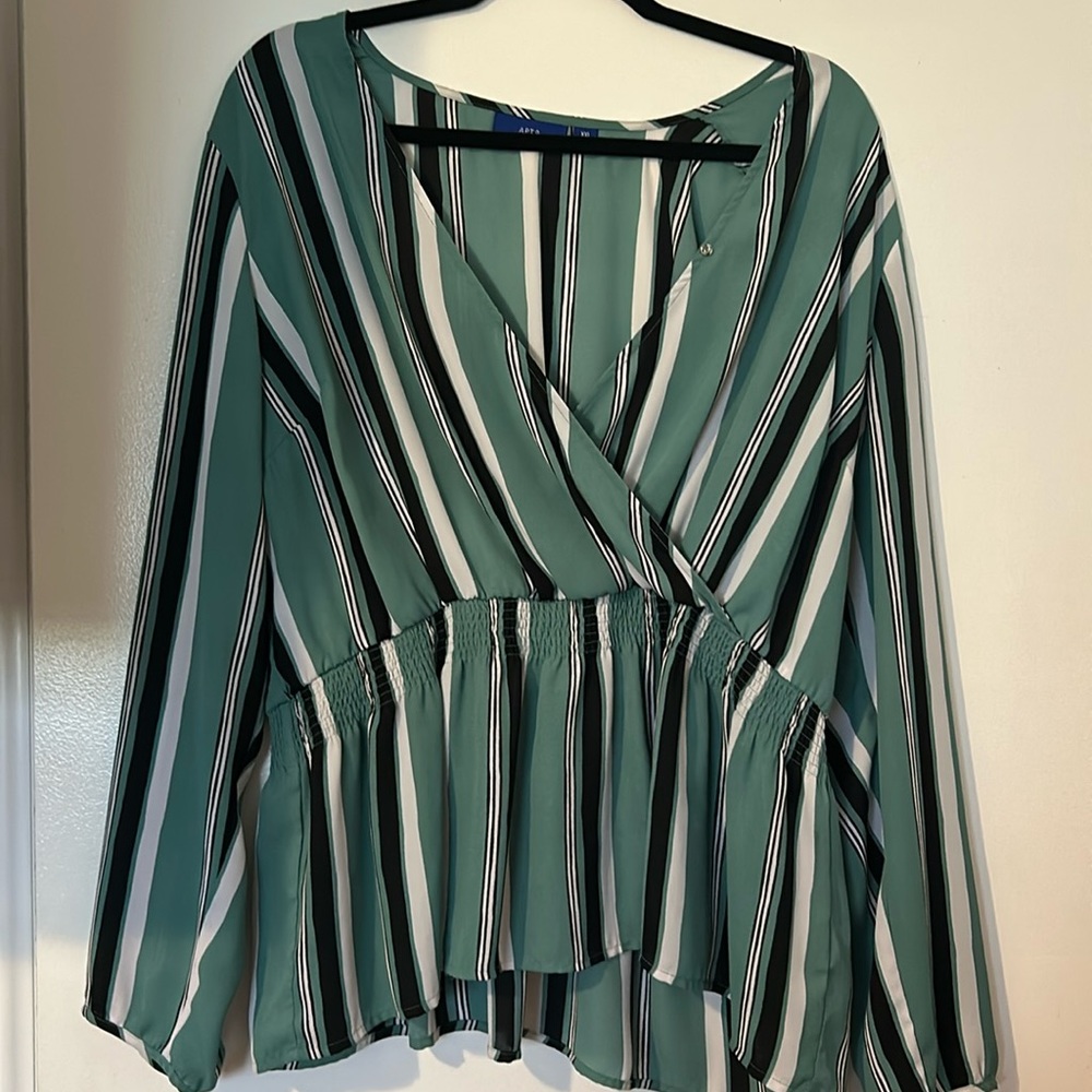 Women’s 2XL blouse